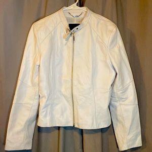 Wilson Leather white adorable coat . Size L